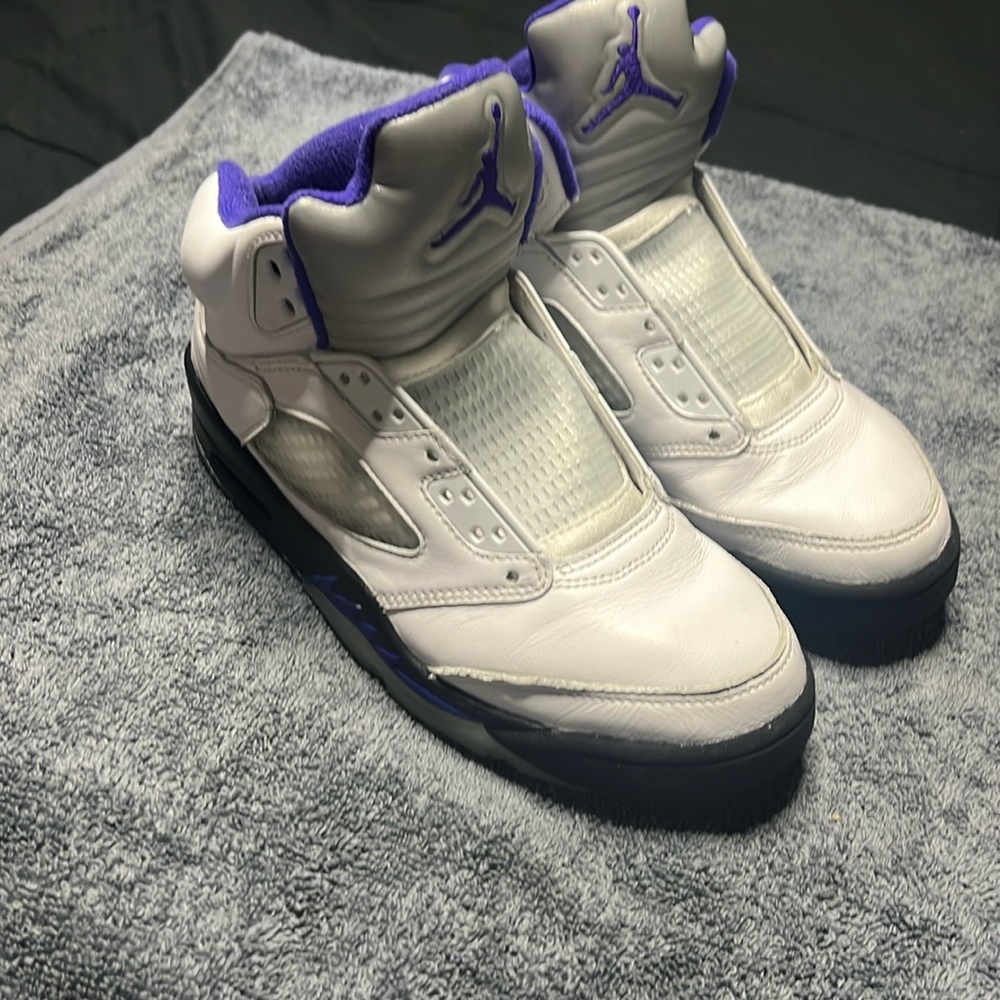 Jordan used men size 7.5 white and purple